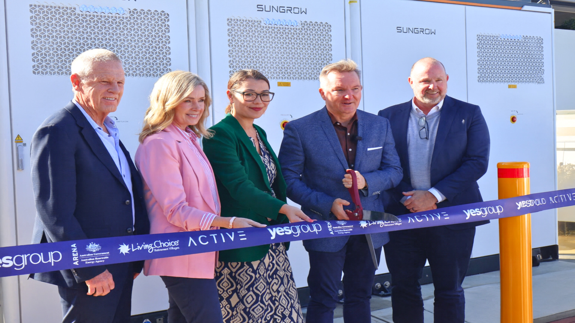 ����ɫ�������������������ػ�б�����¶�